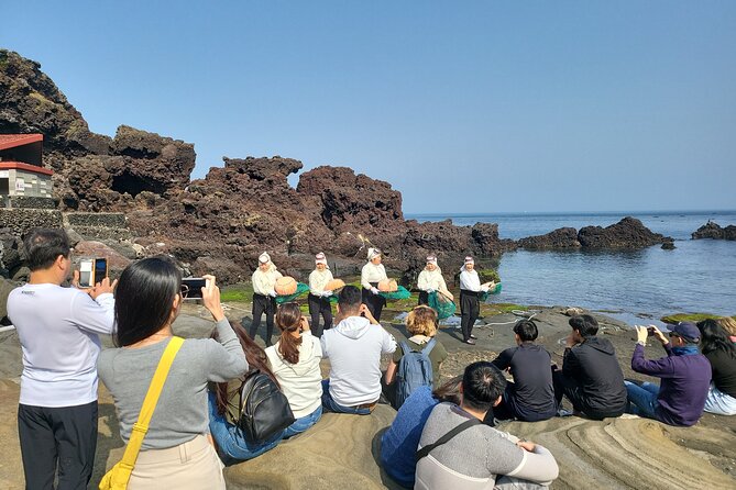 2 Day Private pictures of Nature Tour very experience taxi tour - Craters, Pampas, and Jeju Stone Wishes: Sangumburi Through Jeju Stone Park