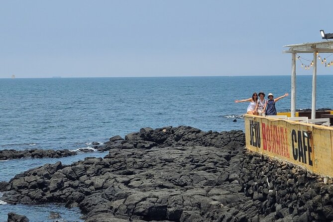 2-days Private Taxi Tour in Jeju Island - Day 2 route: Geumak Oreum, Hallim Park, and Geumneung Eutteumwon Beach