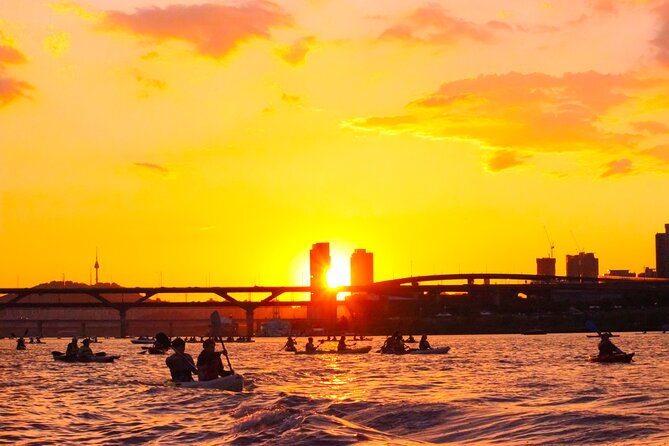2-Hour Private Kayaking and Paddleboarding Experience in Hanriver - Sunset timing on Han River, when you want the skyline glow