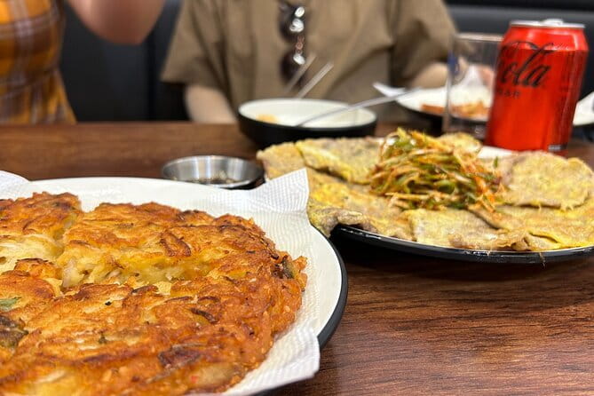 4 Hours UNESCO Palace and Street Food Tour in Seoul - UNESCO Palaces and Seoul Street Food in 4 Hours, Without the Guesswork