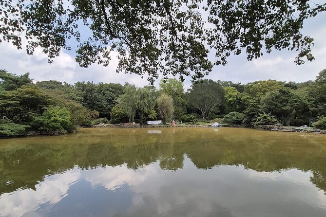 4 Hours UNESCO Palace and Street Food Tour in Seoul - Cheonggyecheon Stream Finish: A Calm Note After the Market