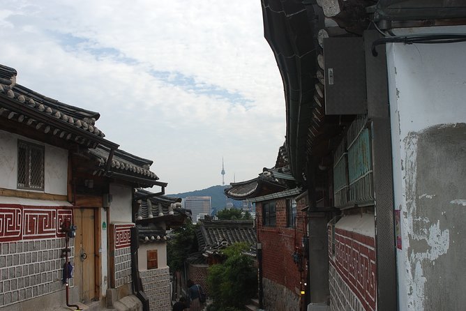 8 Hours Private tour with top attractions in Seoul - National Folk Museum and the Blue House pass