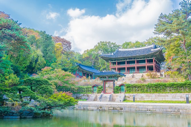 Afternoon Half Day Seoul City Tour, visit Queen's dorm - Insadong in 60 minutes: culture streets, antique trades, and quick browsing