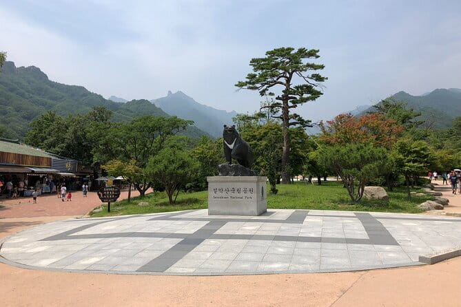 Autumn Foliage-Mt. Seorak, Sokcho Fish Market, Sokcho Beach - Mt. Seorak and Sokcho in One Long Day
