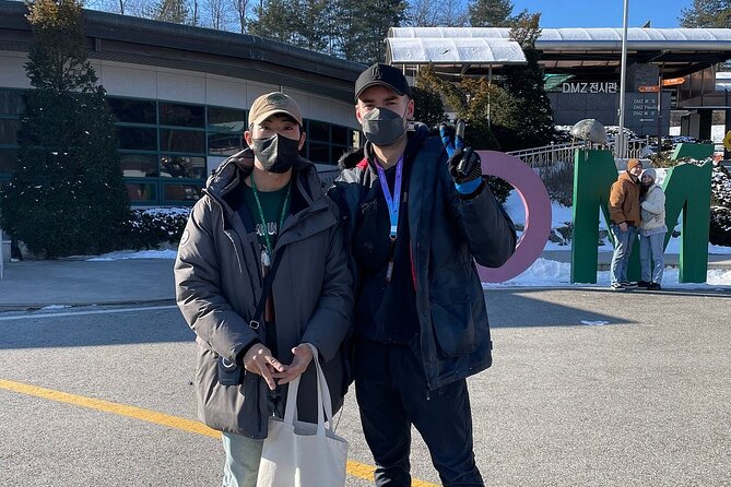Best 2 Days Guided DMZ and Seoul City Tours from Seoul - The Free Ginseng Museum Stop: A small break that adds a theme