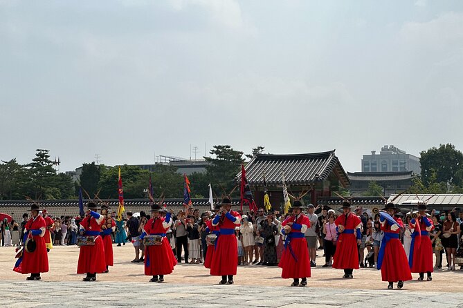 Best Things to Do - Half Day Seoul Trip (Seoul Palace & Temple) - Cheongwadae Sarangchae: artifacts and documents near the Blue House area