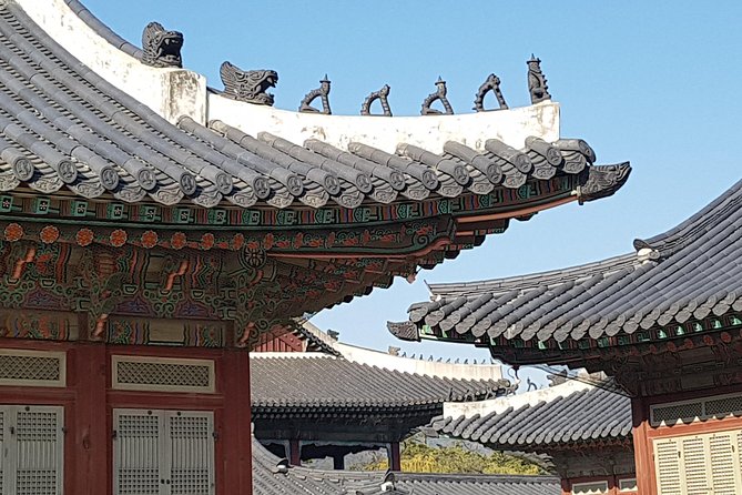 Best Walking Tour to Gyeongbok Palace Bukchon Hanok Village - Bukchon Hanok Village: hidden looks inside traditional houses