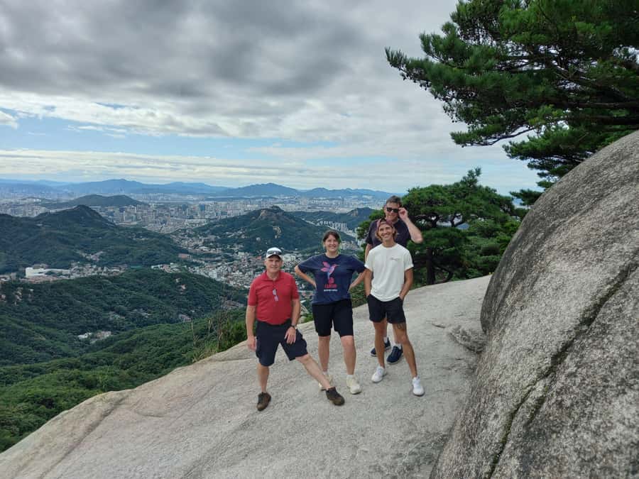 Bukhansan mountain hiking tour - 6 hours - The day plan, start to finish, in human terms
