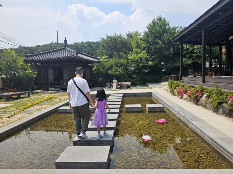 Busan: A Well-Rounded Small-Group Tour with Certified Guide - Huinnyeoul Culture Village: Murals, Sculpture Streets, and a Sunset-Friendly Plan