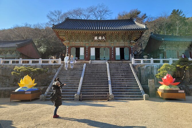 Busan Beomeosa Temple & Hongbeopsa Temple with temple lunch - Flower market time: use it as your pace reset