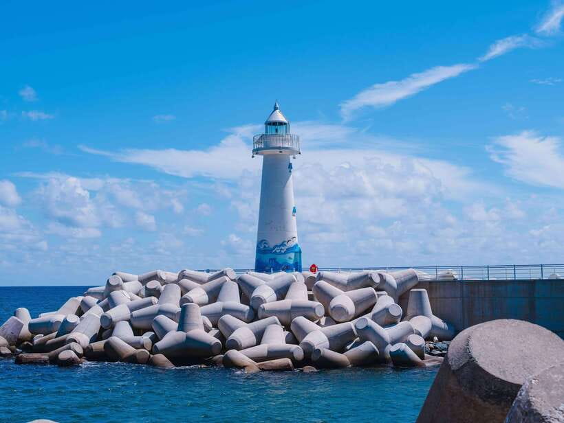 Busan: Gamcheon Village and Haeundae Blueline Park Tour - The guide factor: why names like Naon and Sherry keep showing up