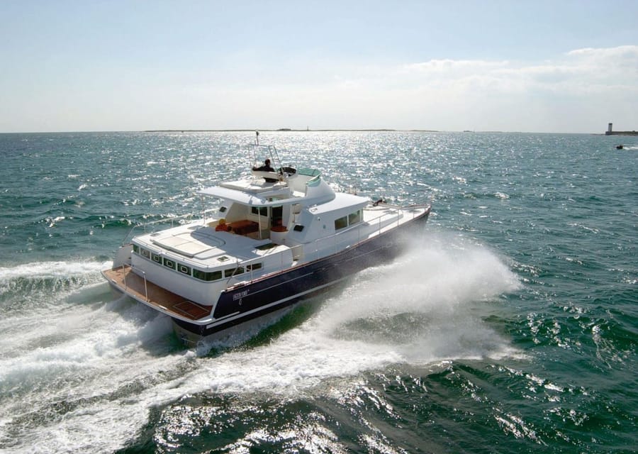 Busan: Group Sightseeing Yacht Cruise with Snacks and Drinks - Key highlights at a glance