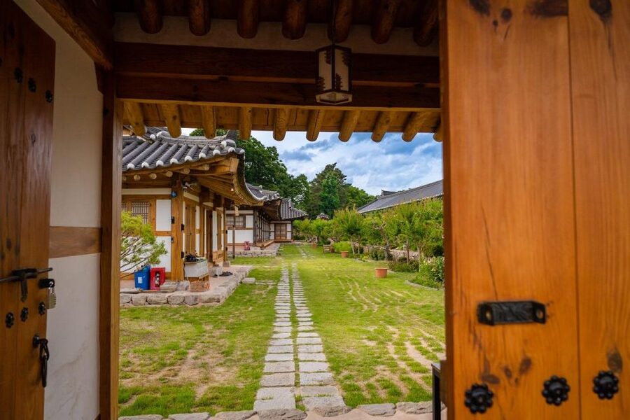 Busan: Gyeongju Guided Day Trip to Three Kingdoms Capital - The transport piece: comfortable coach, long day math