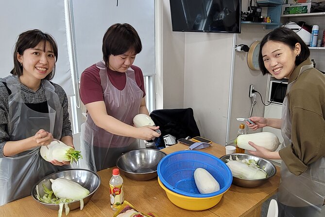 Busan Kkakdugi(Korean radish Kimchi) class with various options - Lunch break at a Korean Chinese restaurant