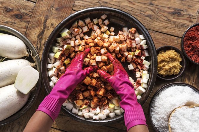 Busan Kkakdugi(Korean radish Kimchi) class with various options - Packing your take-home container and planning your next batch