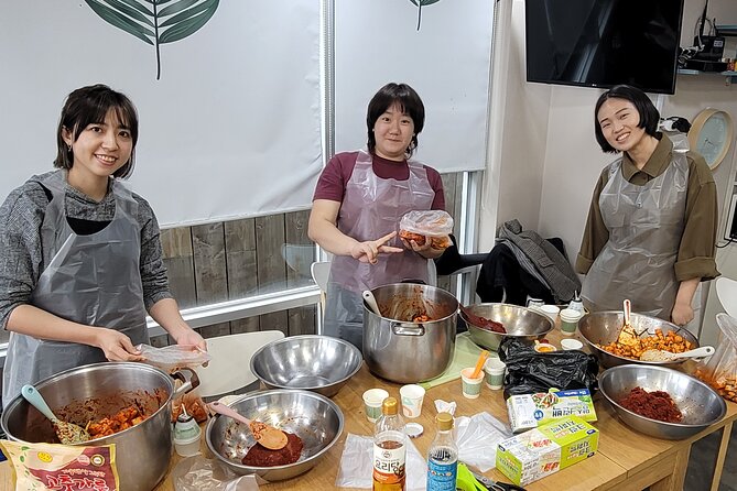 Busan Kkakdugi(Korean radish Kimchi) class with various options - Getting the kitchen basics: what you learn before you touch ingredients