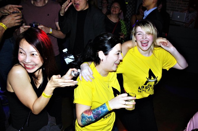 Busan Pub Crawl - The Middle Stops: How the Night Stays Social (Even When It Gets Loud)