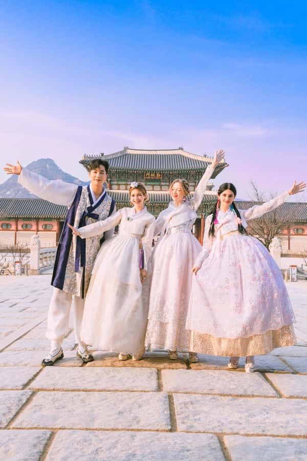 Changdeokgung Hanbok Experience at hanboknam - The dressing workflow: lockers, inner skirt, and what your time should include