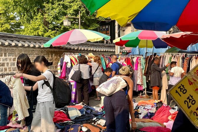 Contemporary & Retro Seoul Private Tour with Local Food Tasting - Price, time, and what $95 really buys you