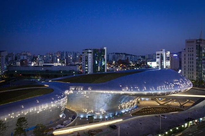 Custom Tour: Best Night View of Seoul - Stop 4: Hangang River at Yeouido Park, with an Optional Cruise