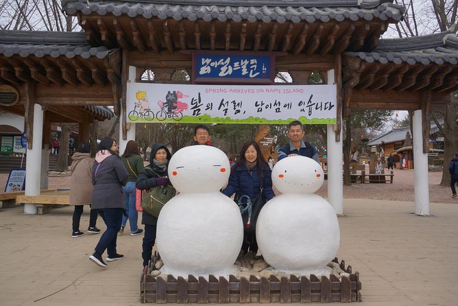 Customized Private Seoul tour: Palace, Market etc(Airport Option) - Myeongdong and Kwangjang Market: snacks, streets, and real Seoul energy