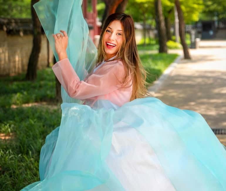[Daehan Hanbok] Hanbok Photo Tour at a Palace - Meeting Daehan Hanbok: The Most Important Logistics Step