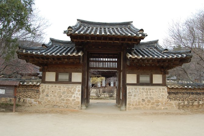 Day Trip to Yongin Daejanggeum and Korean Folk Village from Seoul - Yongin Daejanggeum Park: Where Fans Look for Familiar Scenes