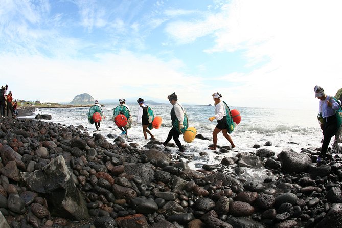 East Jeju Essentials - Seongsan Ilchulbong (UNESCO) & Haenyeo - Stop 5: Climbing UNESCO Seongsan Ilchulbong for real crater views