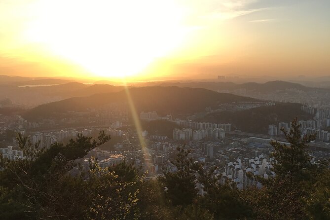 Fortress Night Hike & Snack at a Local Market - Starting at Seodaemun Station, Then Warming Up With Market Snacks