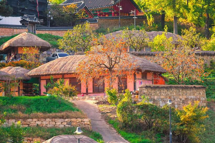 From Busan: Gyeongju UNESCO World Heritage Guided Day Tour - Bulguksa Temple: wooden beauty on stone terraces