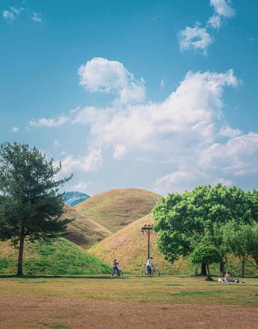 From Daegu: Gyeongju UNESCO Tour 7 Highlights with Bulguksa - Hwangnidan-gil dinner time: eat well, but stay aware of the crowd rhythm
