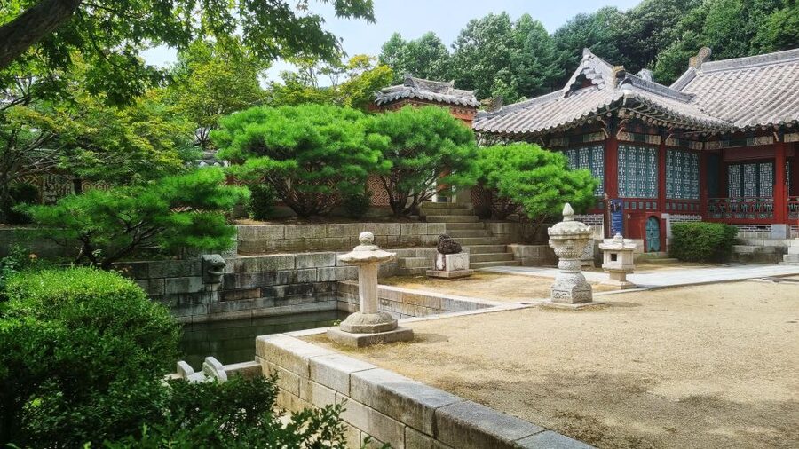 From Seoul: Dae Jang Geum Park Historic K-Drama Set Tour - BTS Suga Daechwita souvenir photo: the moment that sells the tour