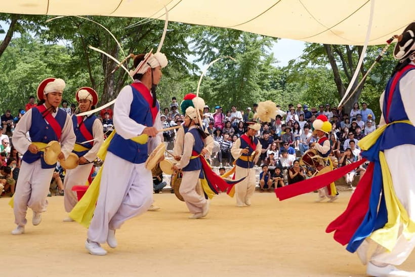 From Seoul: Suwon Hwaseong Fortress & Folk Village Tour - How the guides can make or break a day like this