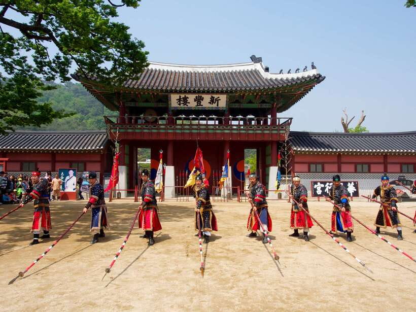 From Seoul: Suwon Hwaseong Fortress Tour - Korean Folk Village Full Day: Joseon-Era Traditions in a Working Story