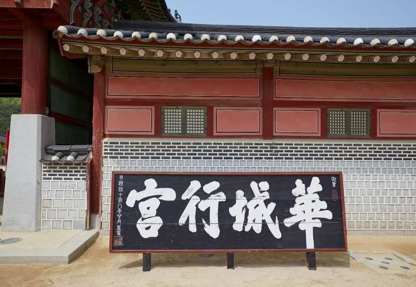 From Seoul: Suwon Hwaseong Fortress Tour - The Guides: Friendly Service, Clear Explanations, and Q and A Time
