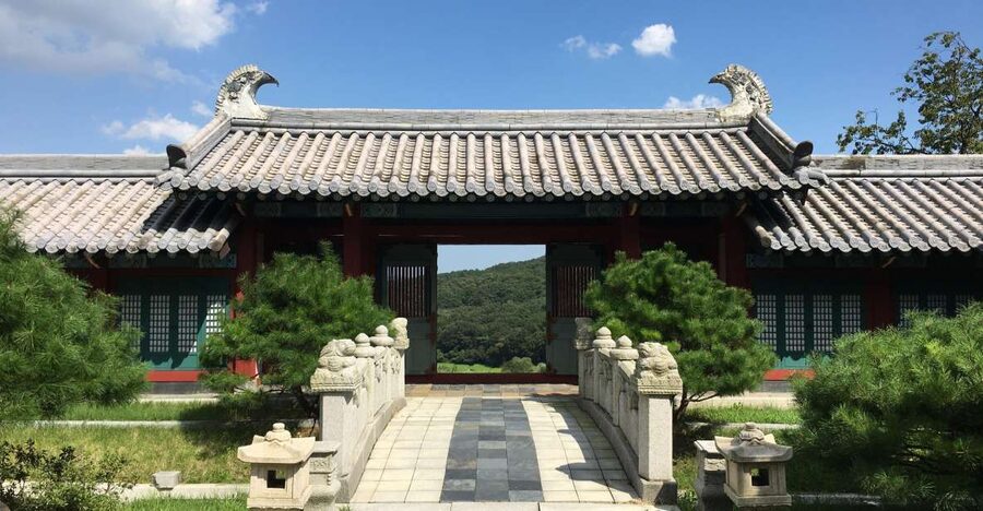 From Seoul: Yongin Dae Jang Geum Park Tour - The BTS Daechwita photo spot, plus the Monday costume option