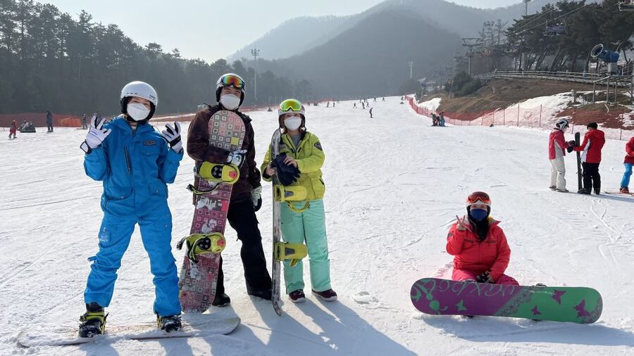 From Seoul: Yongpyong Ski Day Tour with Transportation - Yongpyong itself: 28 slopes, Olympic history, and the feel of a big resort