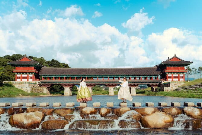 Full Day Private car tour to UNESCO Gyeongju&Yangdong village - Cheomseongdae Observatory and the Gyochon Village Contrast