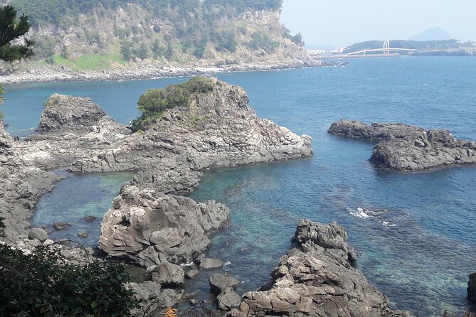Full-Day Private Taxi Tour South of Jeju Island - Stop 2: The Eoseungsaengak Trail, Parasite Volcano Views for About an Hour Round Trip