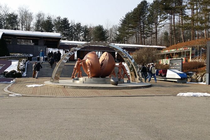 Full Day Private Tour DMZ (The 3rd Tunnel) & Suspension Bridge - Dora Observatory: long views, careful context