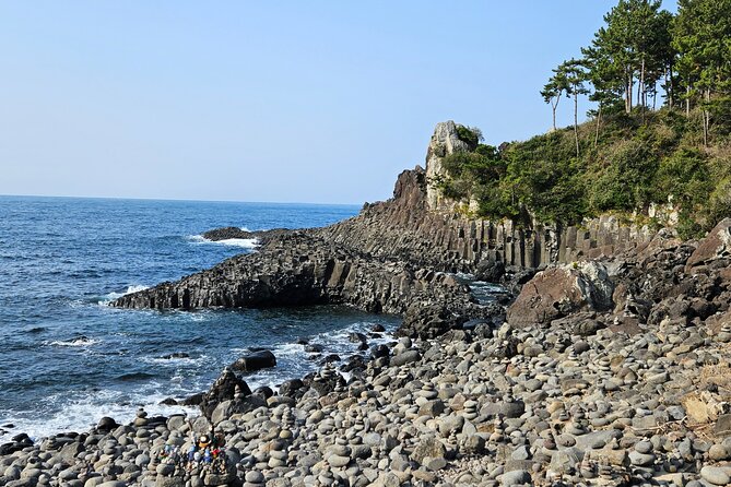 Full-Day Private Tour in Jeju Island - Eoseungsaengak Oreum: A Light Climb and the Tochka Connection