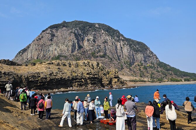 Full-Day Private Tour in Jeju Island - Jeongbang Waterfall and Oedolgae: Lava Coasts Where Water Hits