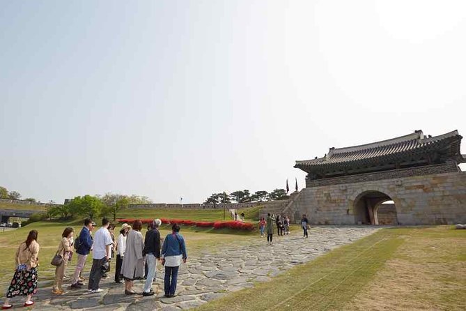 Full-day UNESCO Heritage Tour with Suwon Hwaseong from Seoul - Hwaseong Haenggung Palace: King Jeongjo’s Temporary Base