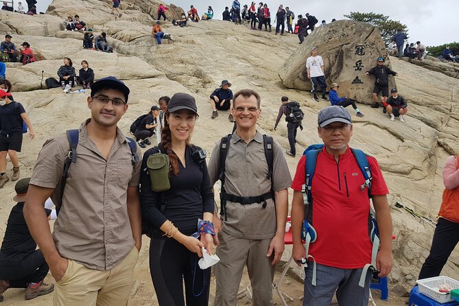 Gwanaksan Hike & Old Buddhist Temple Visit (Lunch inclusive) - Stop 3: Yeonjudae Lookout and two temples, including the cliff shrine