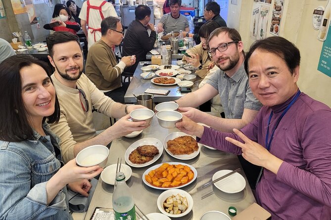 Gwangjang market Netflix Food Walking Tour with Insadong - The guide experience: Alan Han style, question time, and patient pacing