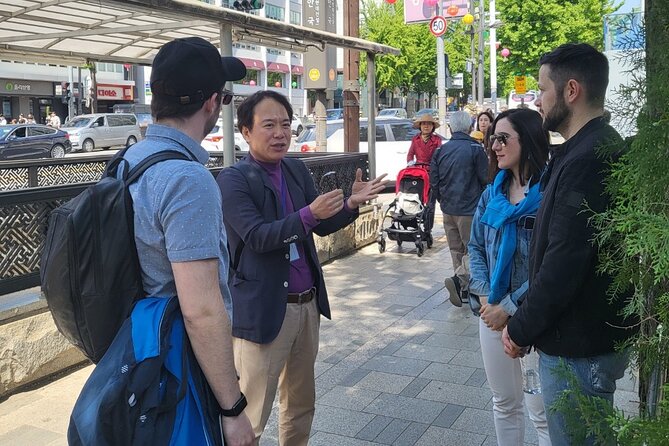 Gwangjang market Netflix Food Walking Tour with Insadong - Walking comfort, weather, and why timing around 3:00 pm helps