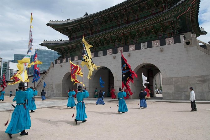 Gyeongbok Palace and Korean Folk Village Tour - Jogyesa Temple: A Calm 30-Minute Break in the Middle of the City