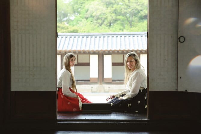 Gyeongbokgung Hanbok Photoshoot - A Better Way to Photo-Compose at Seoul’s Gyeongbokgung