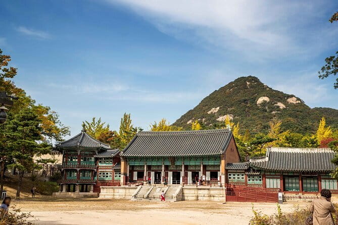 Gyeongbokgung Palace & Bukchon Village Walking Tour - Gyeongbokgung Palace: Story-Driven Royal Architecture with Clear Landmarks