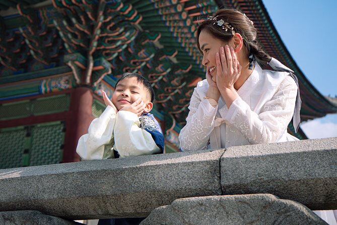 Gyeongbokgung palace family/group private photoshoot - Photo delivery and edits: what you get after the palace shoot